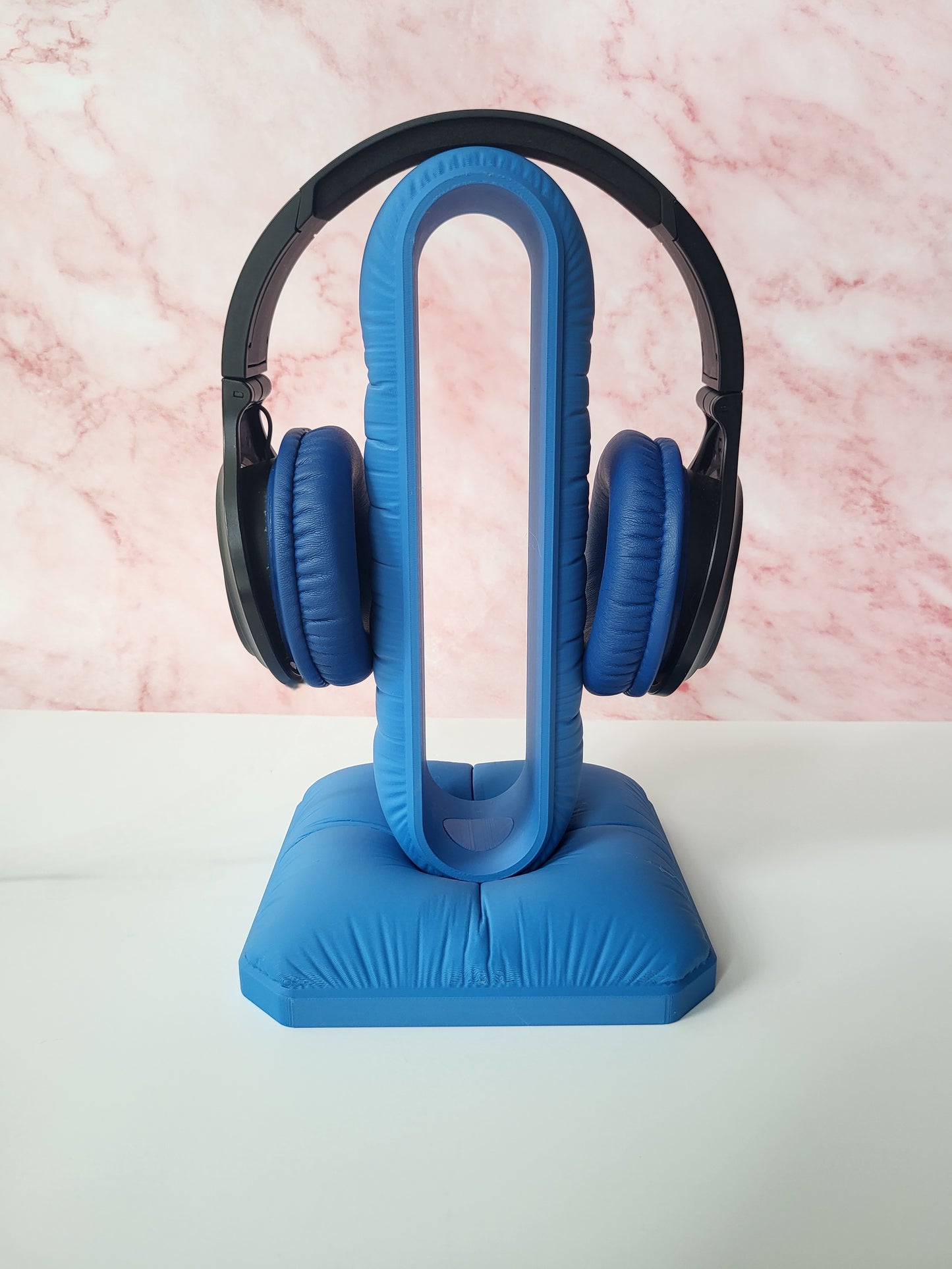 Pillow-Inspired Headphone Stand