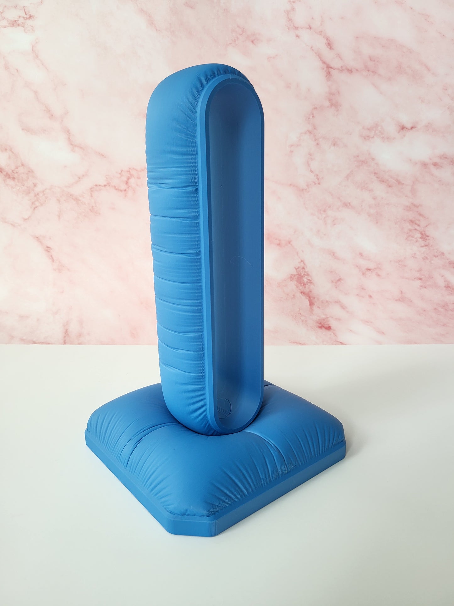 Pillow-Inspired Headphone Stand