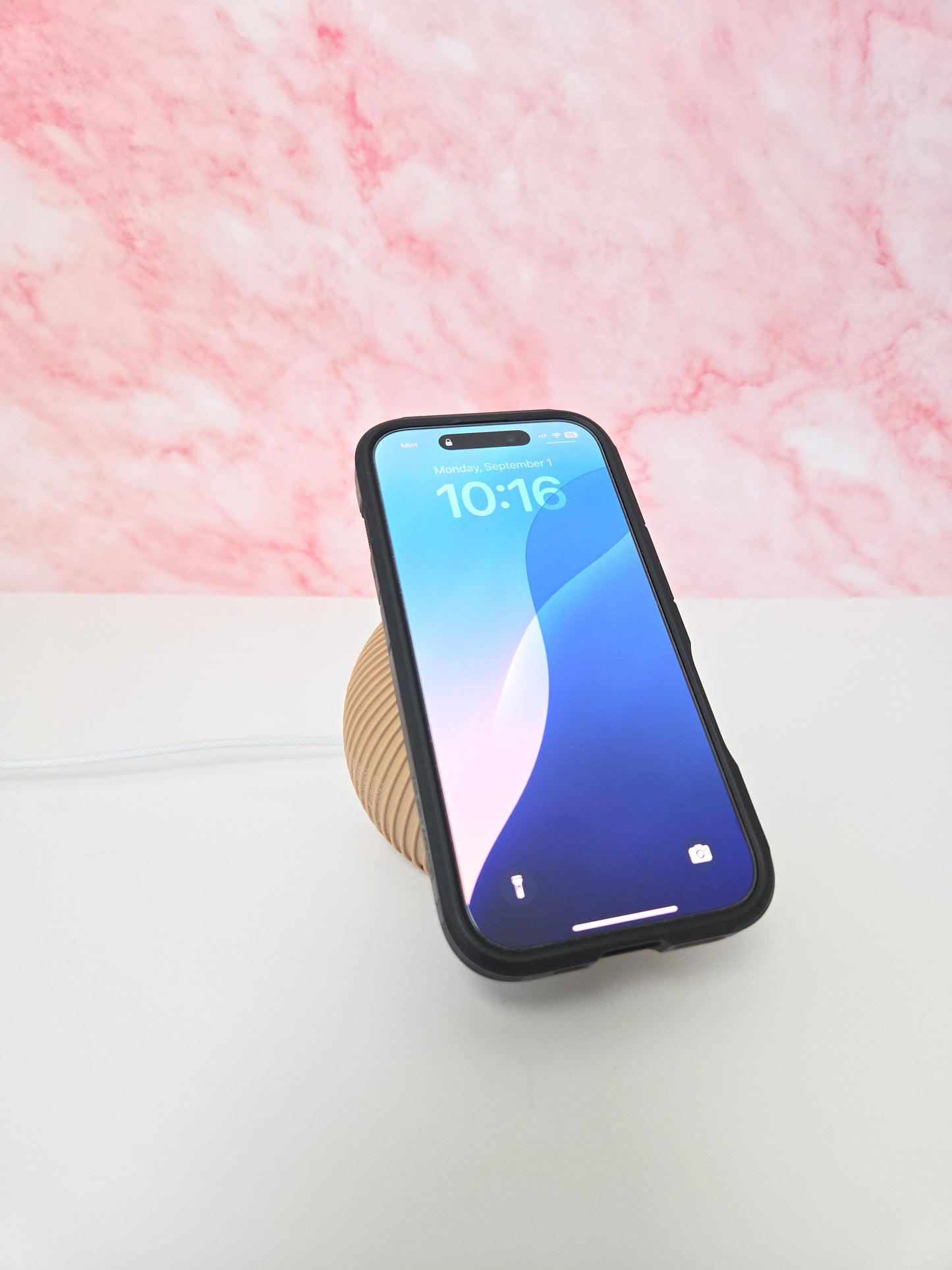 Modern Ribbed Phone Stand