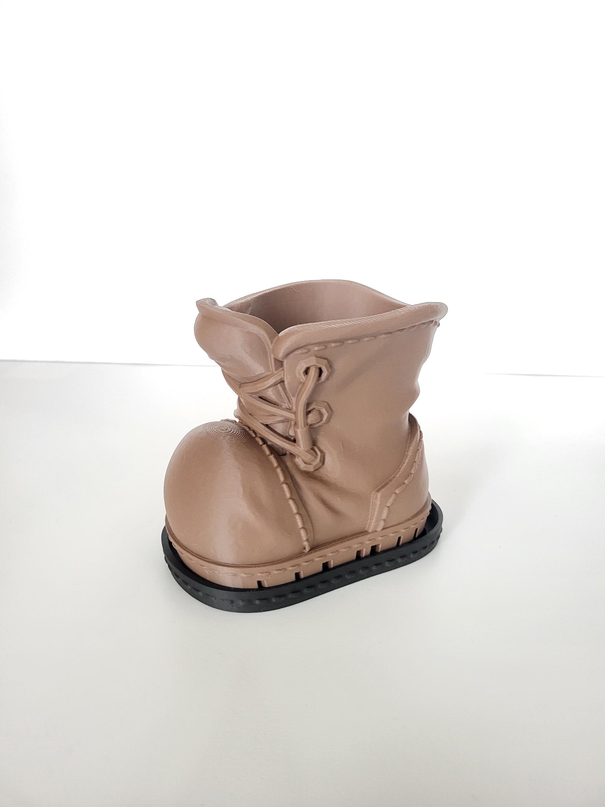 Wall-E planterwall, e-boot planter, wall-e_ boot succulent pot, shoe planter, planter pot, farmhouse decor, cute shelf decor, cute plant pot, cute flower pot, boot planter, boot plant
pot, baby shower gift,