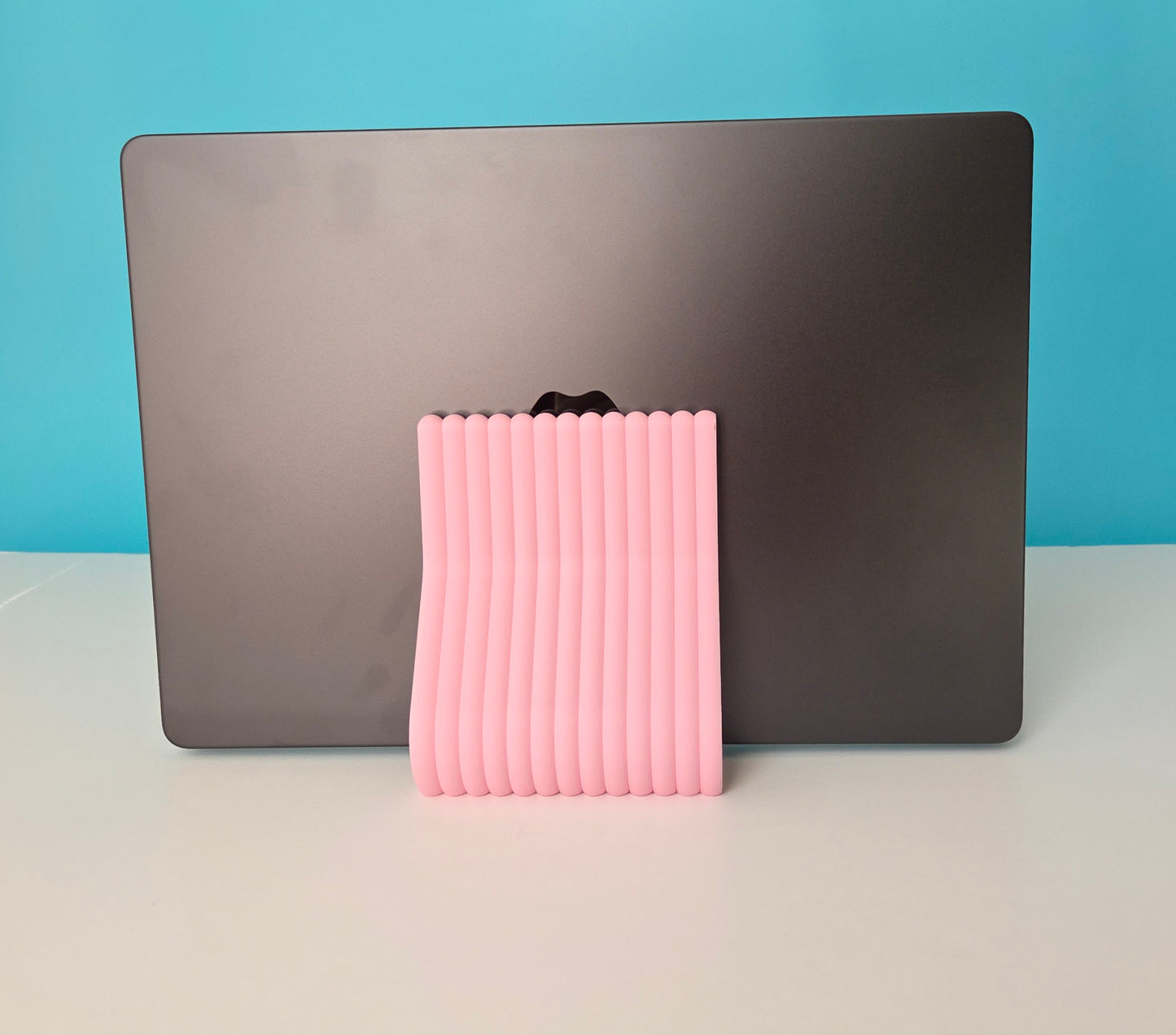 Ribbed Vertical Laptop Stand