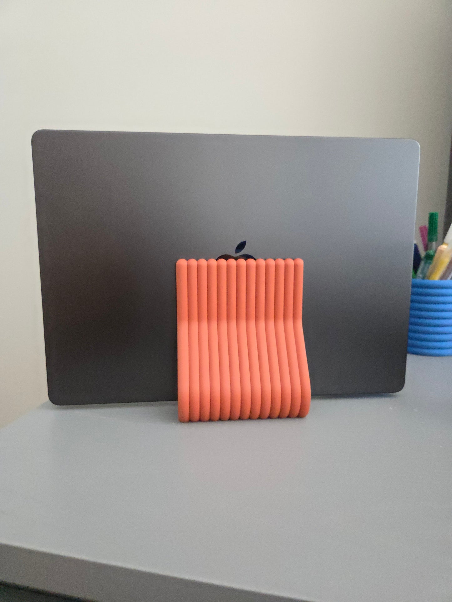 Ribbed Vertical Laptop Stand
