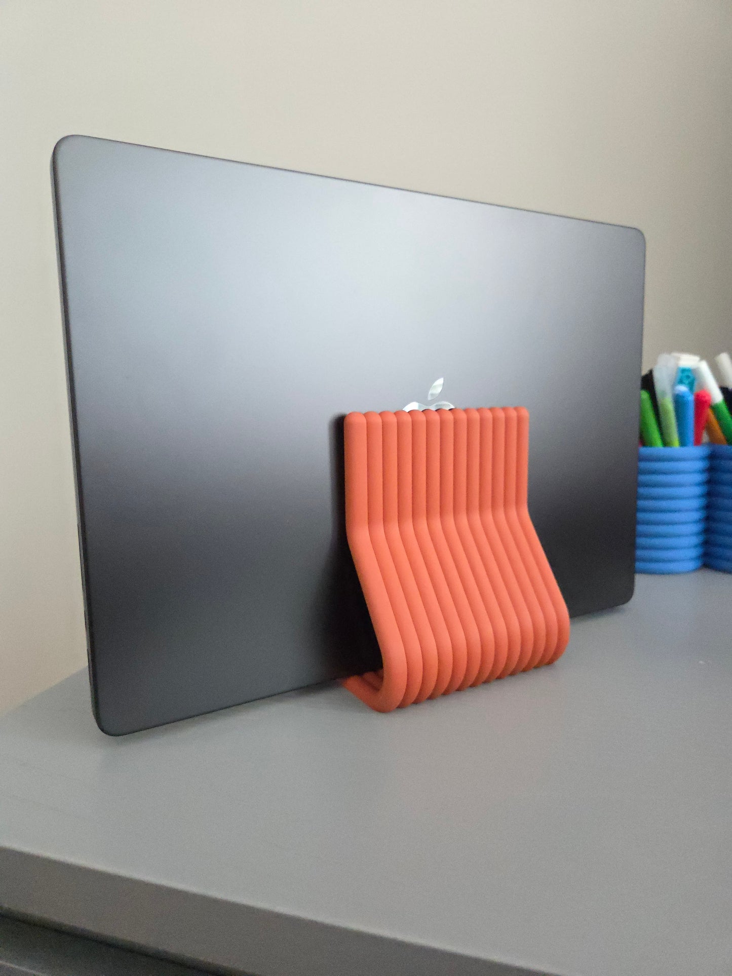 Ribbed Vertical Laptop Stand