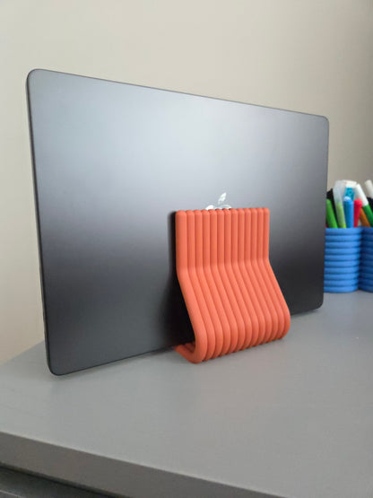 Ribbed Vertical Laptop Stand